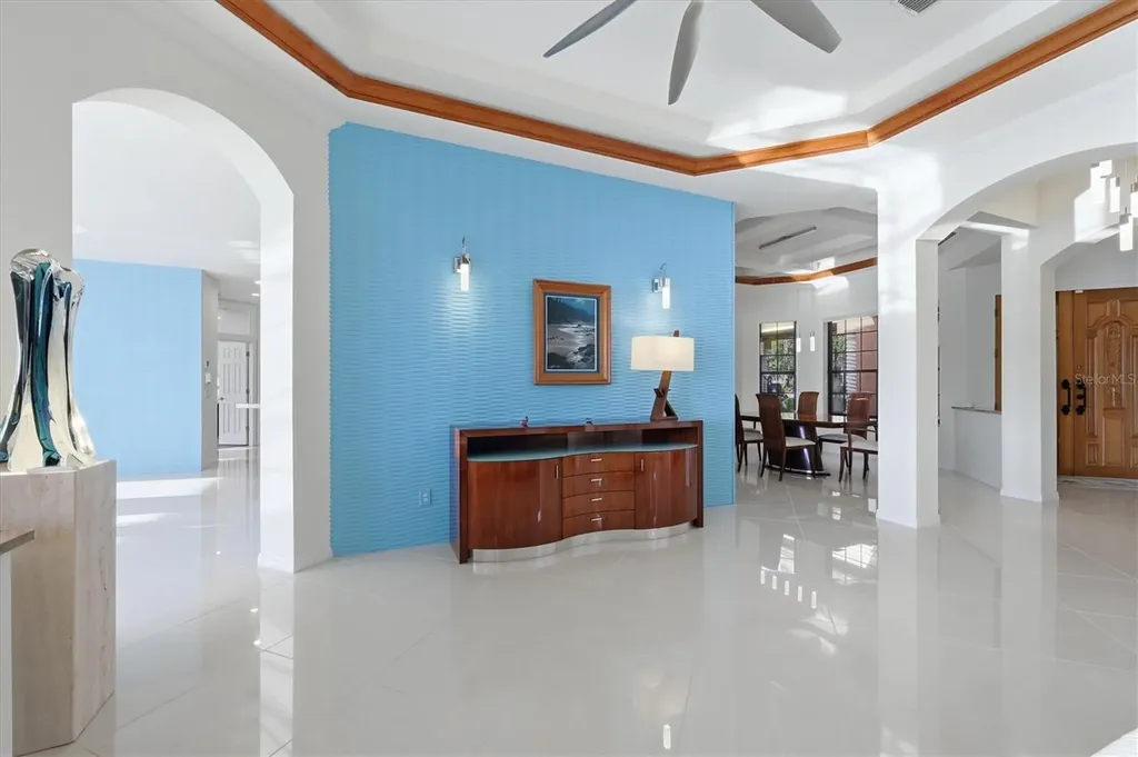 6610 Windjammer Place Bradenton FL 34202
