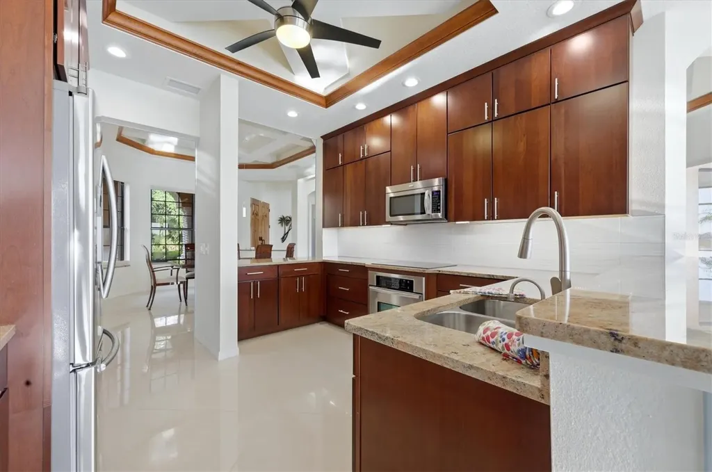 6610 Windjammer Place Bradenton FL 34202