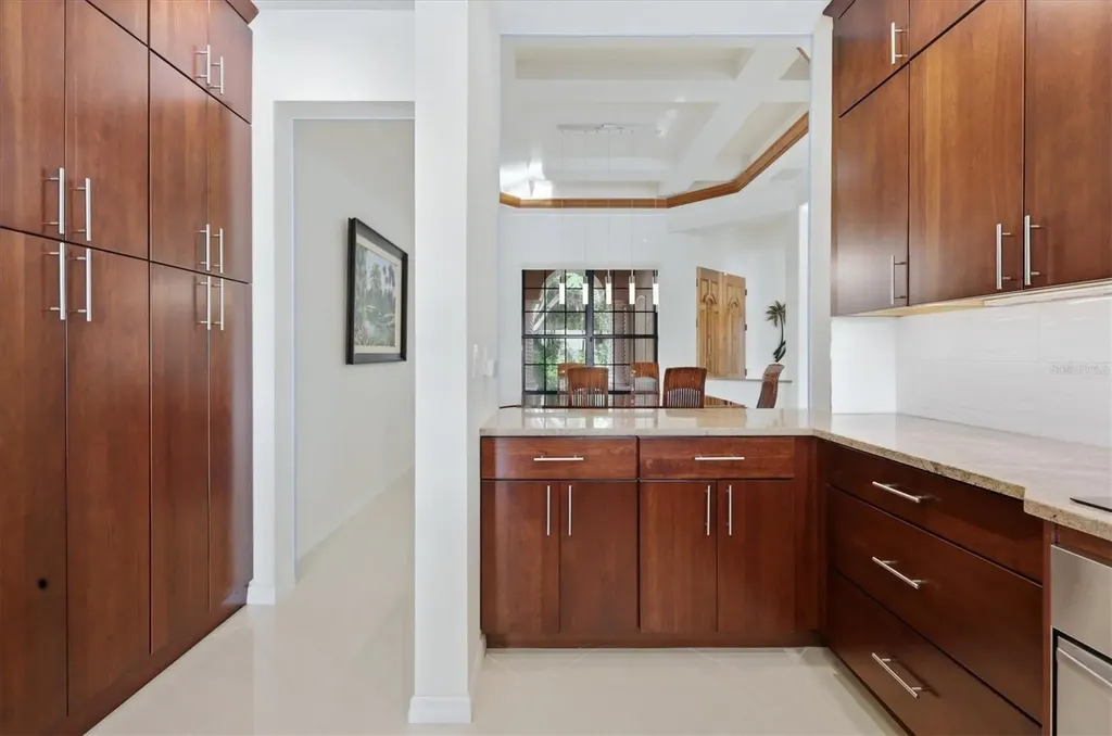 6610 Windjammer Place Bradenton FL 34202