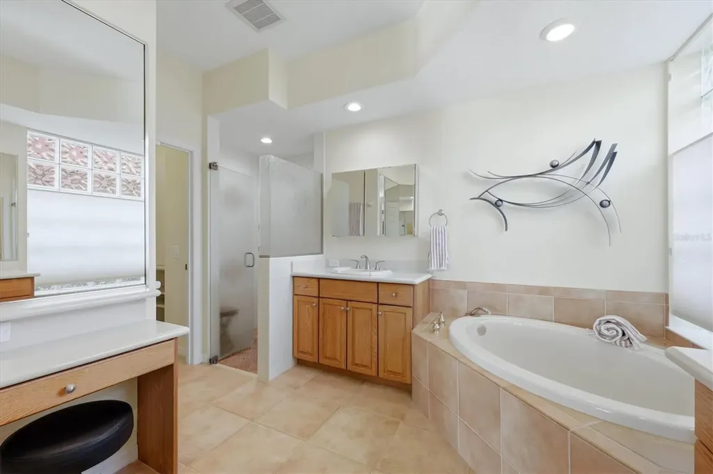 6610 Windjammer Place Bradenton FL 34202