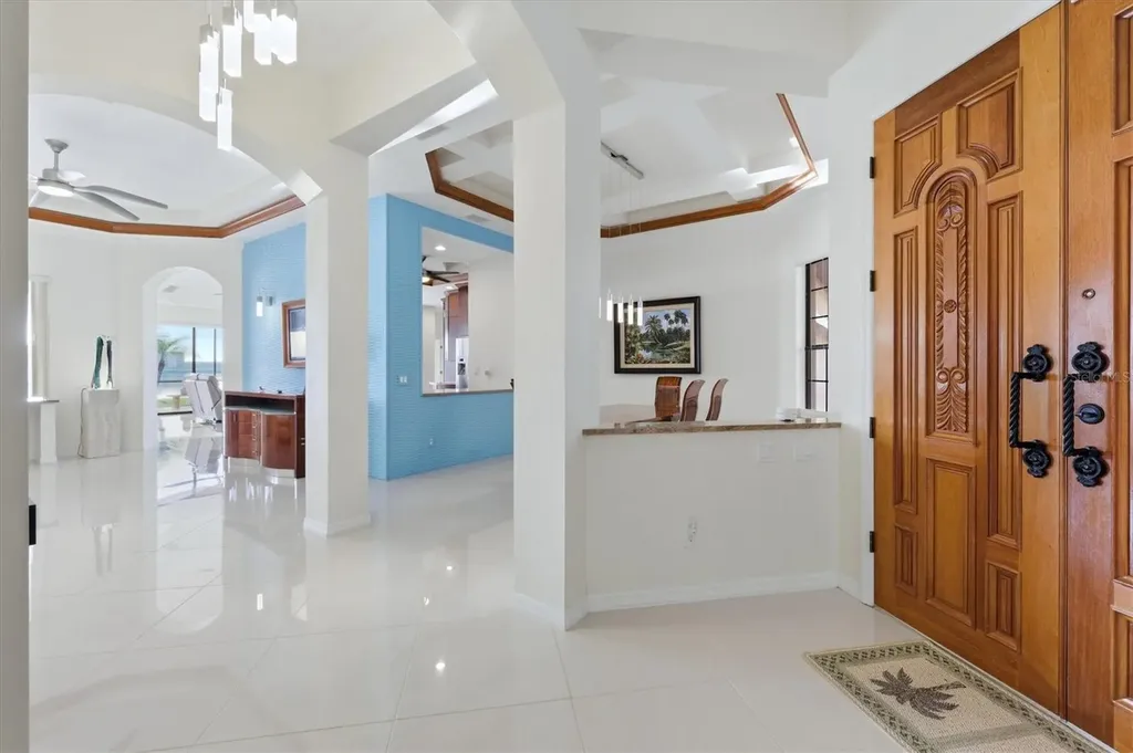 6610 Windjammer Place Bradenton FL 34202