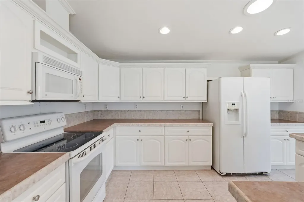 39206 Flora Avenue Zephyrhills FL 33542