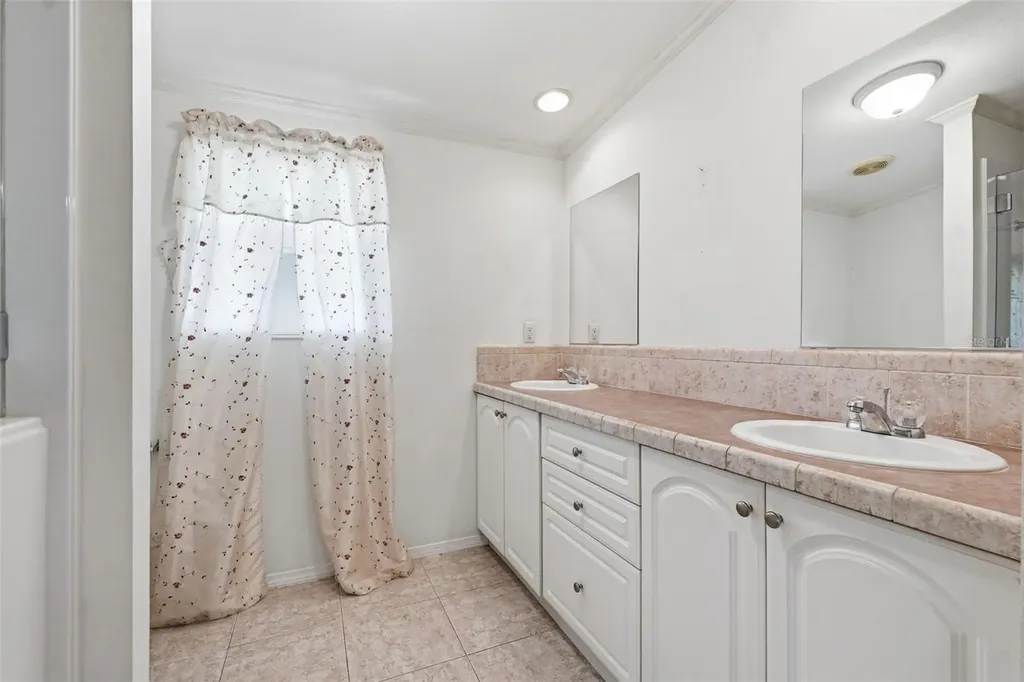 39206 Flora Avenue Zephyrhills FL 33542