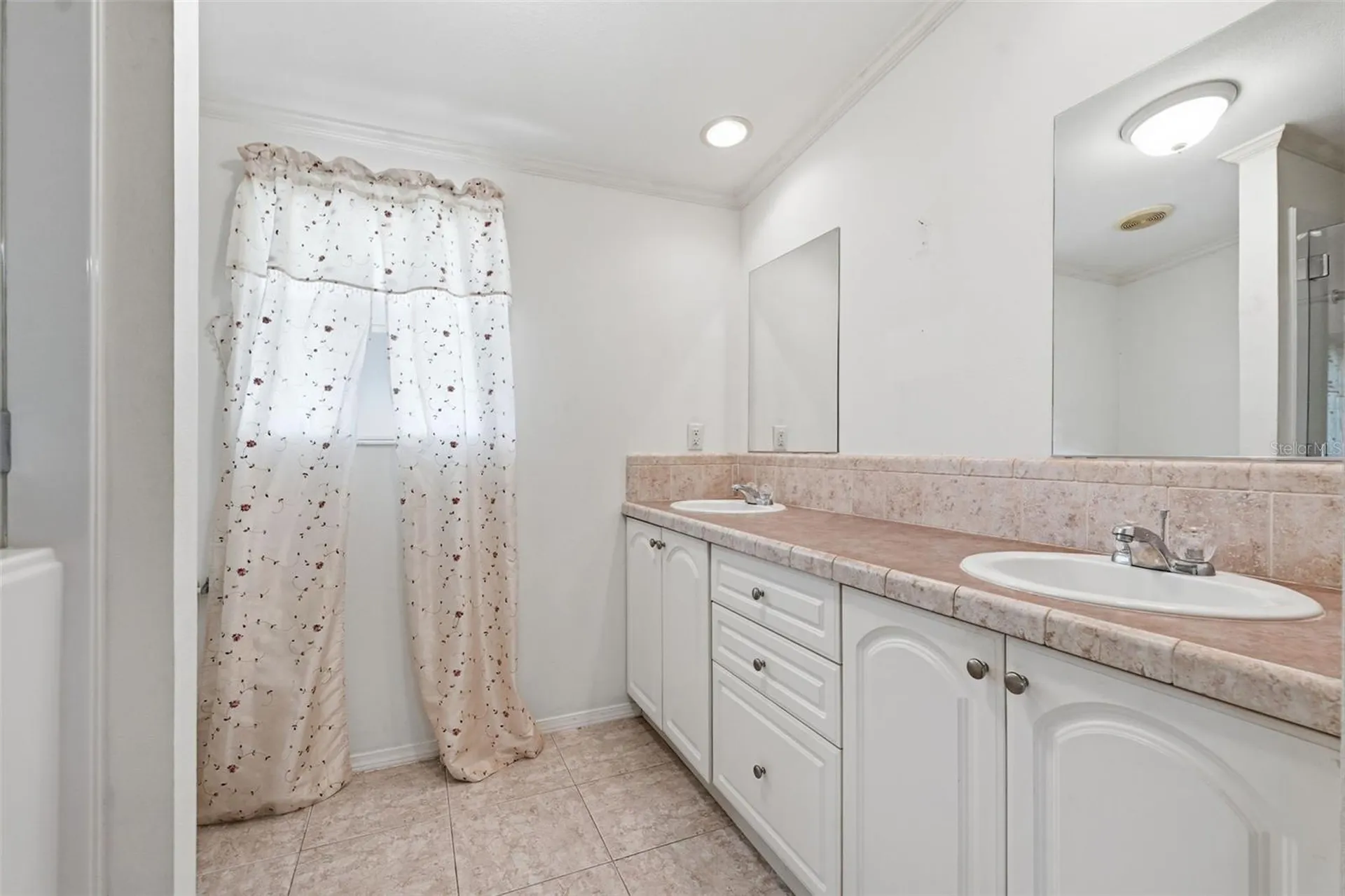 39206 Flora Avenue Zephyrhills FL 33542
