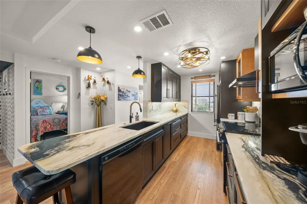 1591 Beach Road Englewood FL 34223