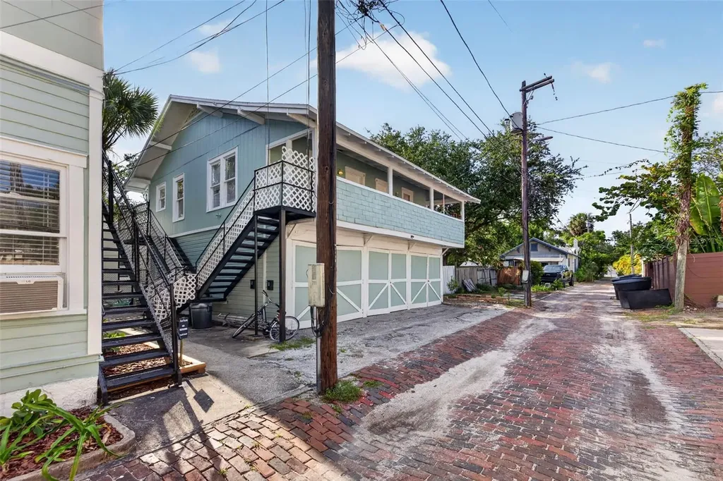 633 7th Avenue N St Petersburg FL 33701