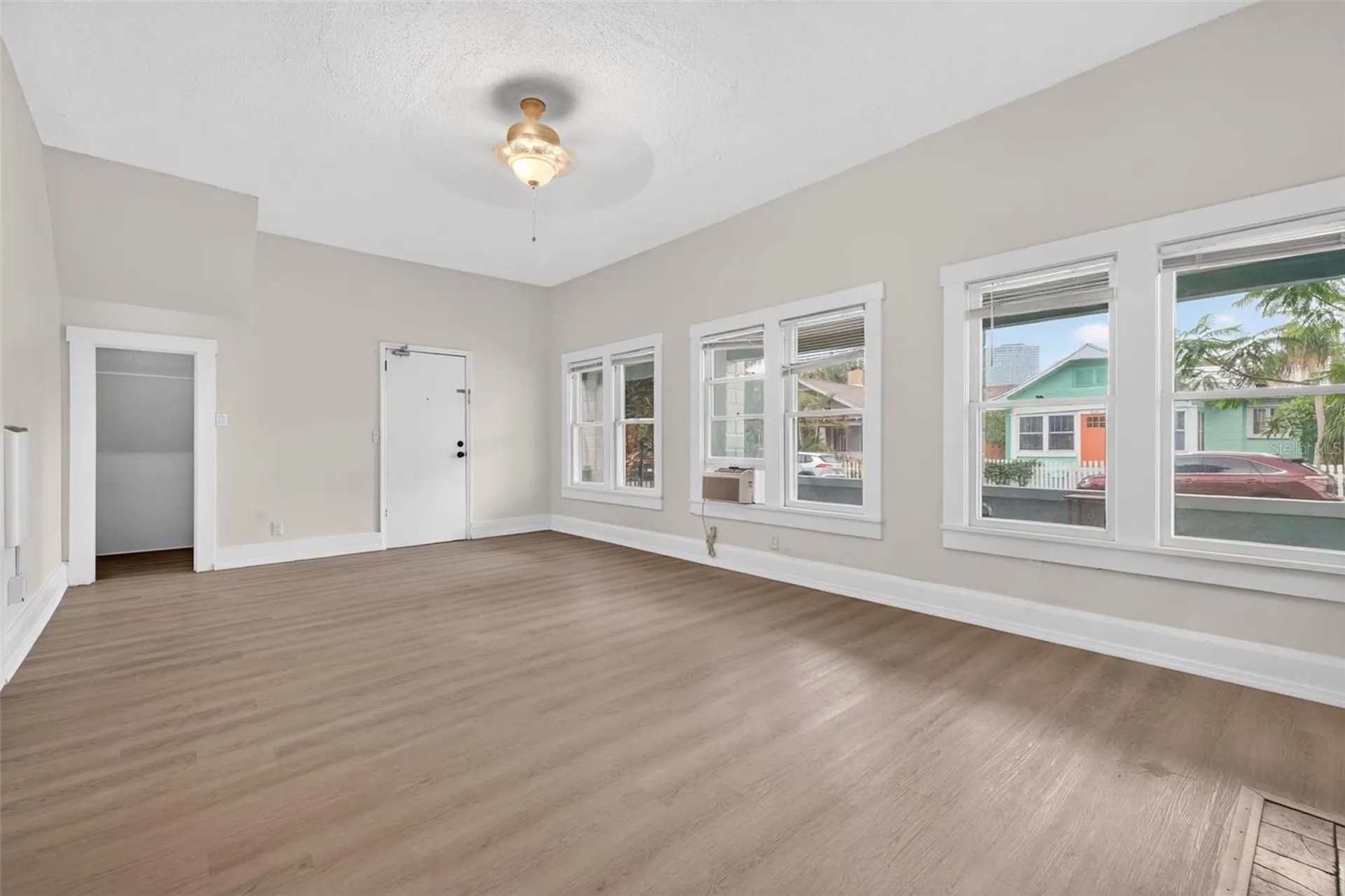 633 7th Avenue N St Petersburg FL 33701