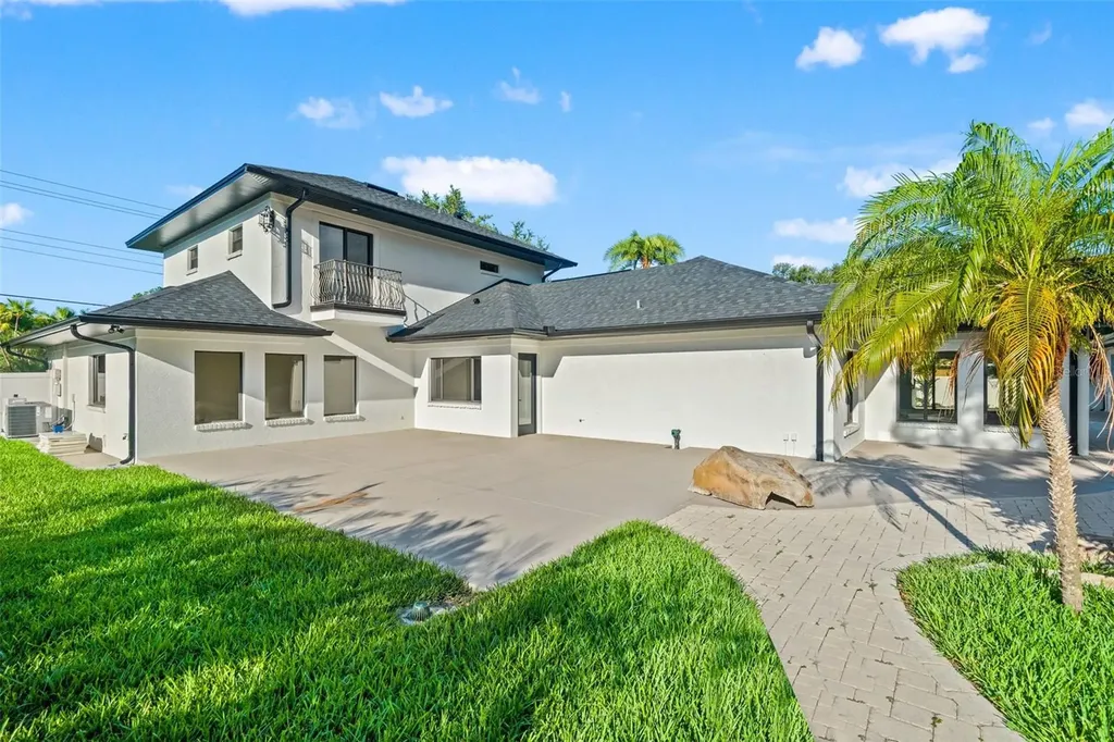 2521 Lake Ellen Drive Tampa FL 33618