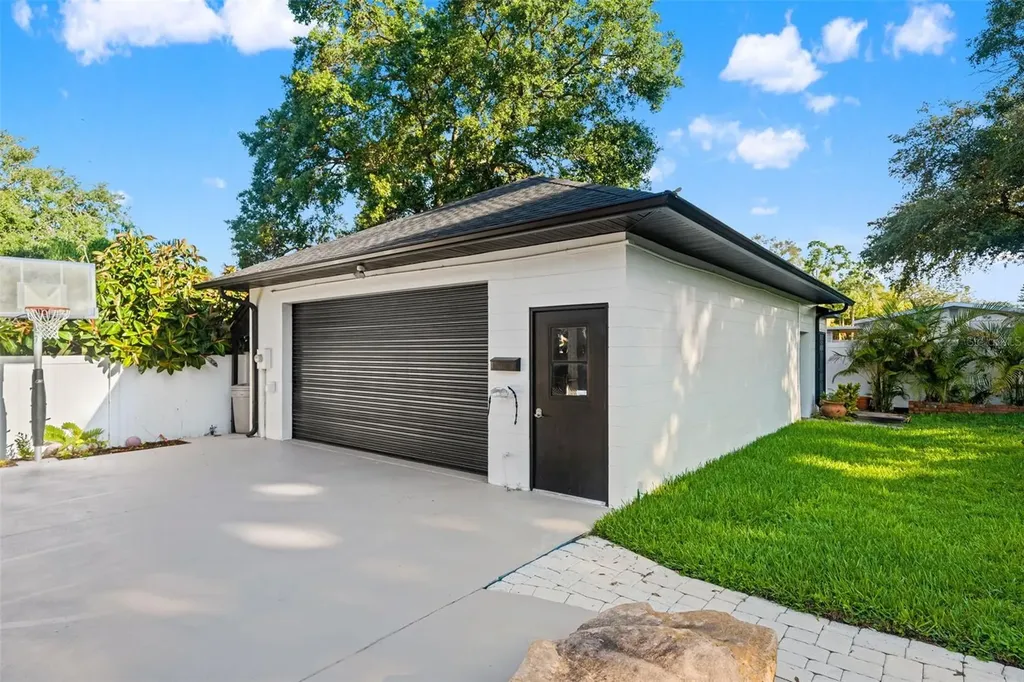 2521 Lake Ellen Drive Tampa FL 33618