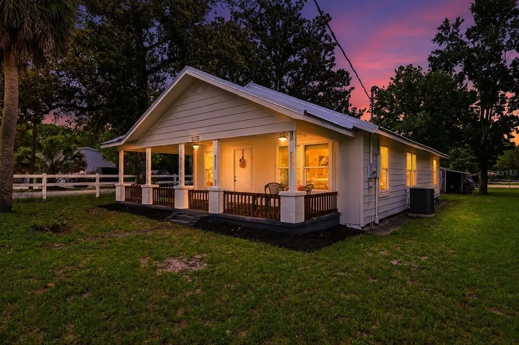 5570 Navarre Avenue Hampton FL 32044