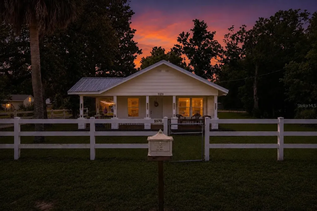5570 Navarre Avenue Hampton FL 32044