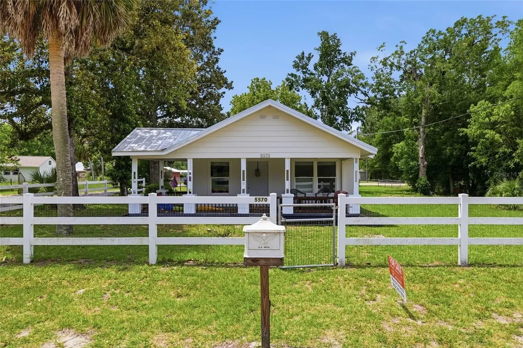 5570 Navarre Avenue Hampton FL 32044