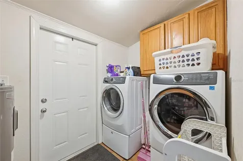 5570 Navarre Avenue Hampton FL 32044