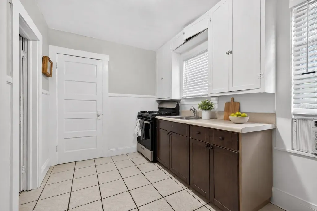 633 7th Avenue N St Petersburg FL 33701