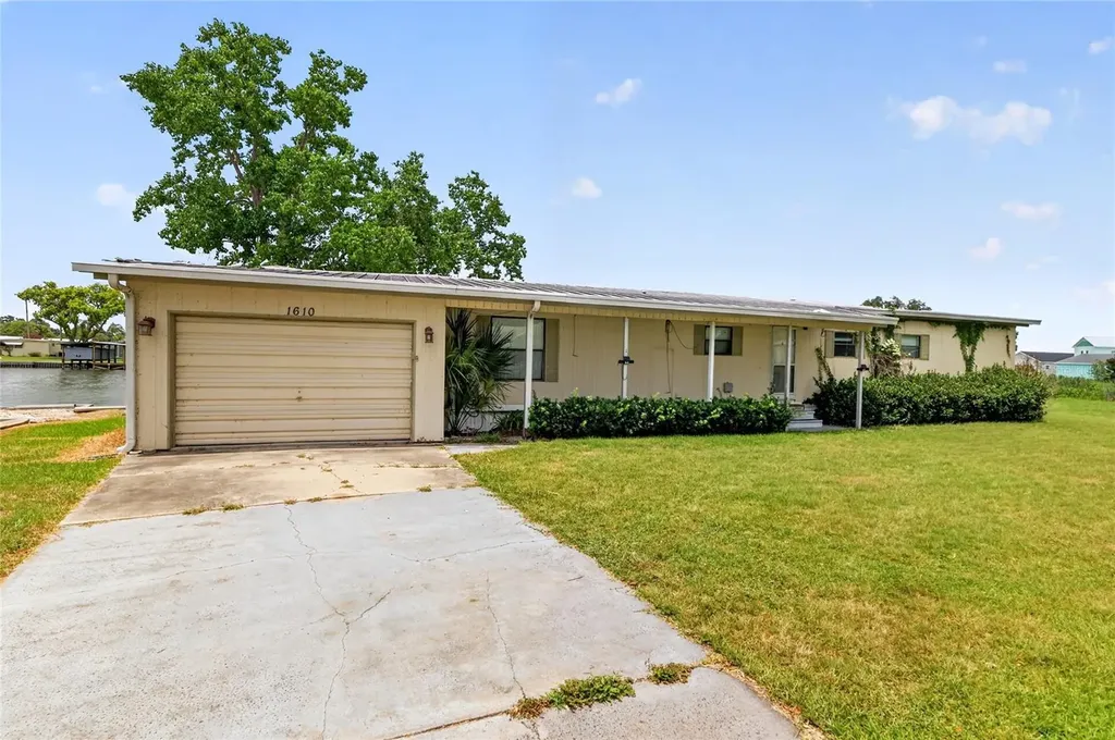 1610 Sunshine Lane Tavares FL 32778