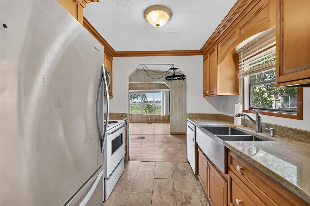 1610 Sunshine Lane Tavares FL 32778