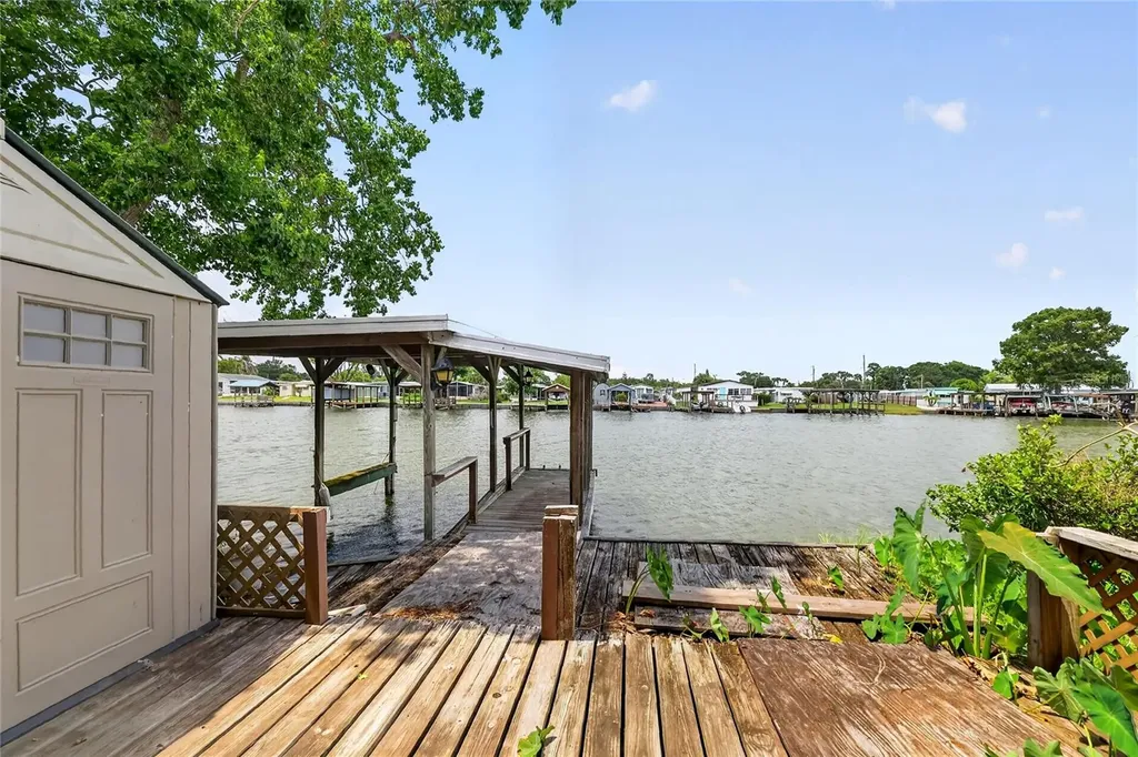 1610 Sunshine Lane Tavares FL 32778