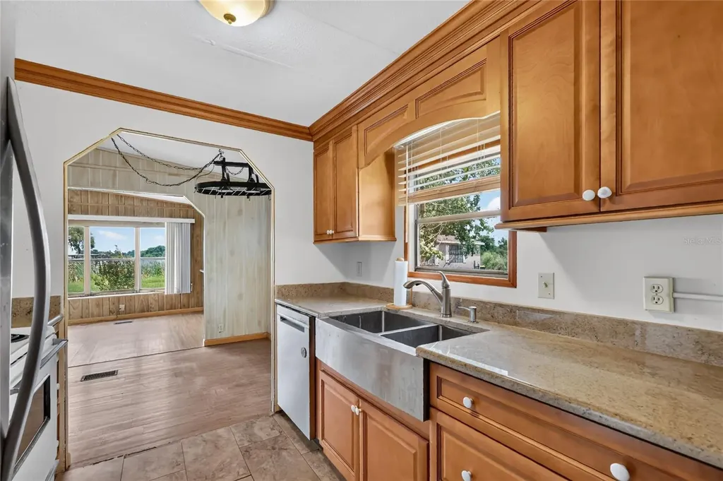 1610 Sunshine Lane Tavares FL 32778