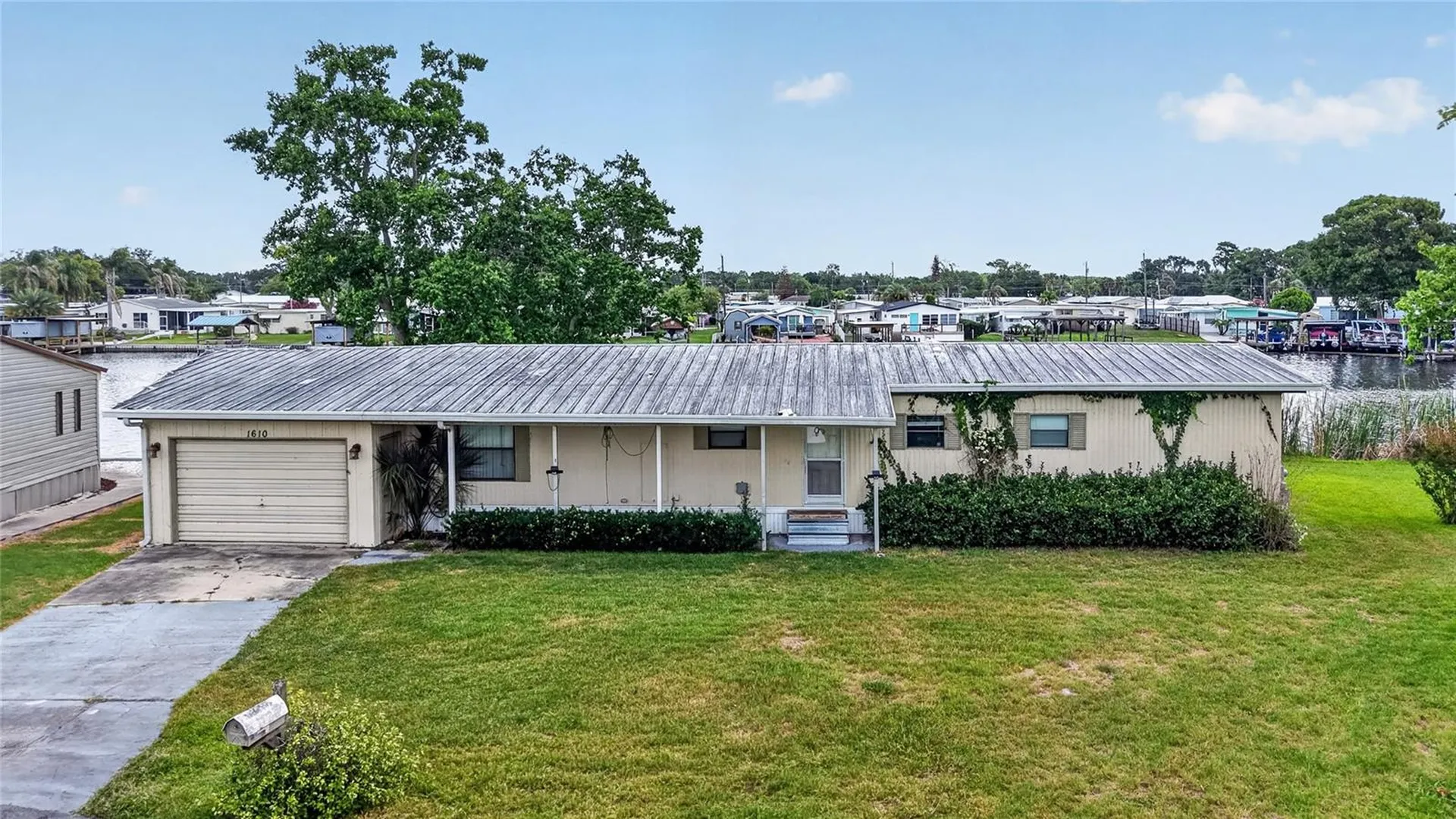 1610 Sunshine Lane Tavares FL 32778