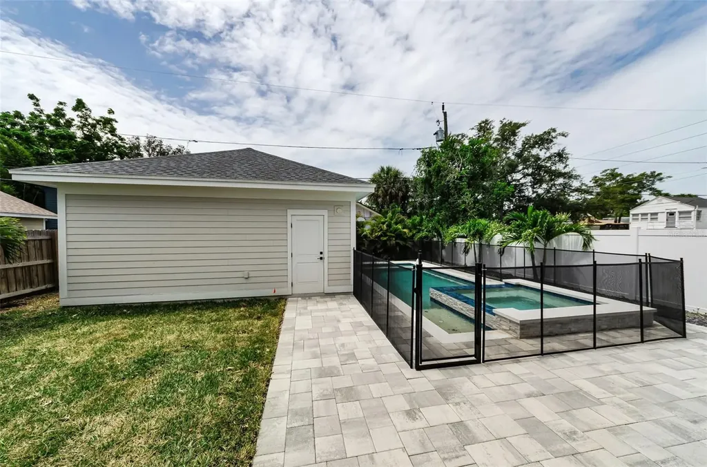 2550 Dartmouth Avenue N St Petersburg FL 33713