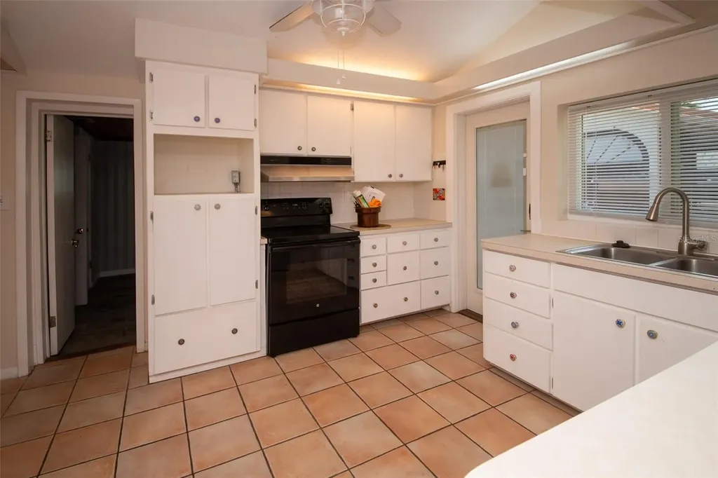 219 24 Street W Bradenton FL 34205