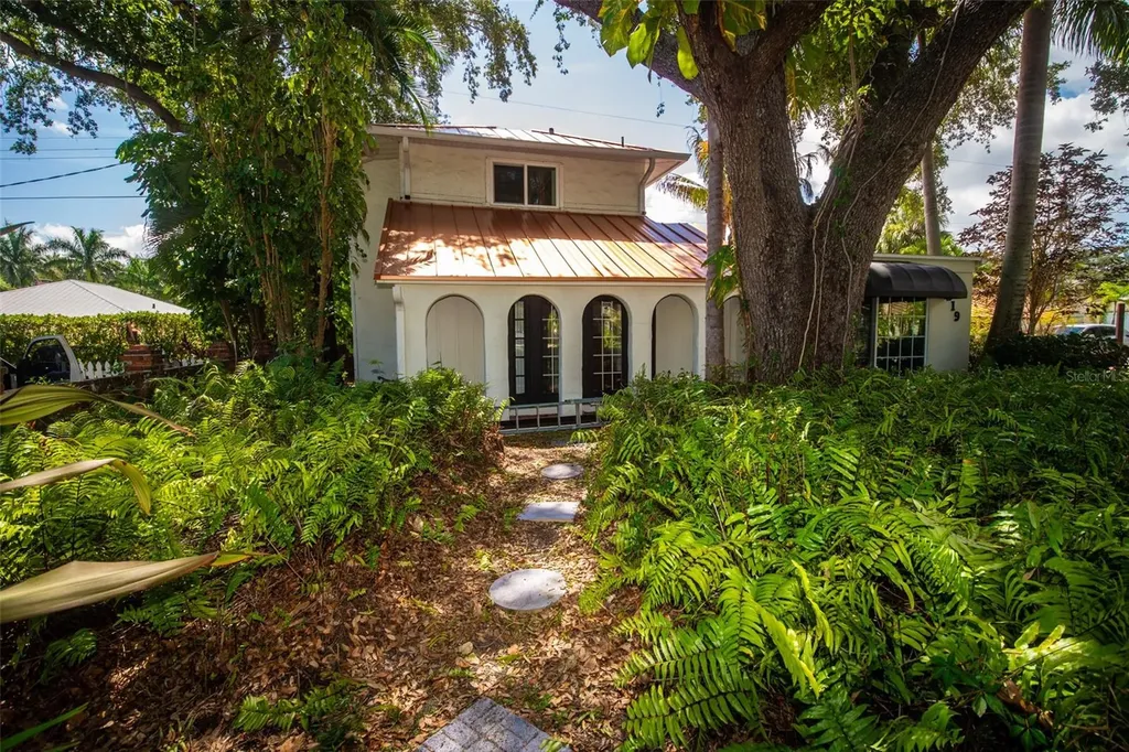 219 24 Street W Bradenton FL 34205