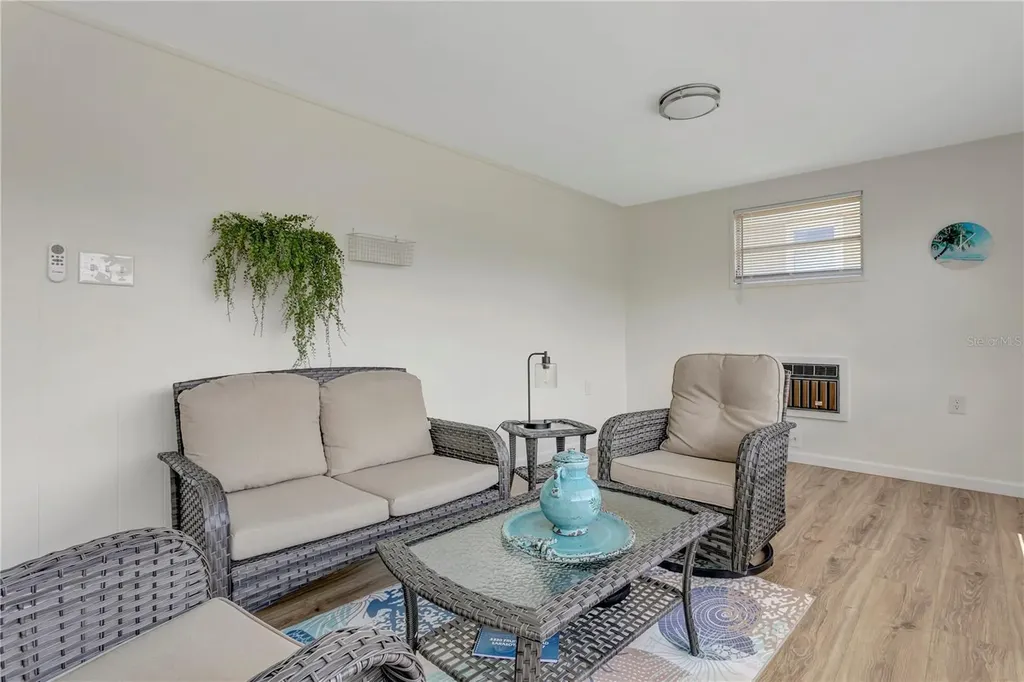 115 White Oak Way Sarasota FL 34237