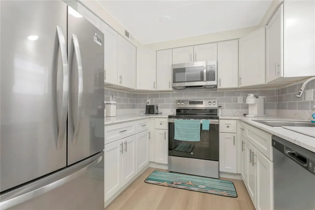 115 White Oak Way Sarasota FL 34237