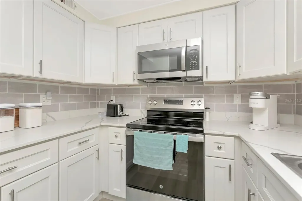 115 White Oak Way Sarasota FL 34237