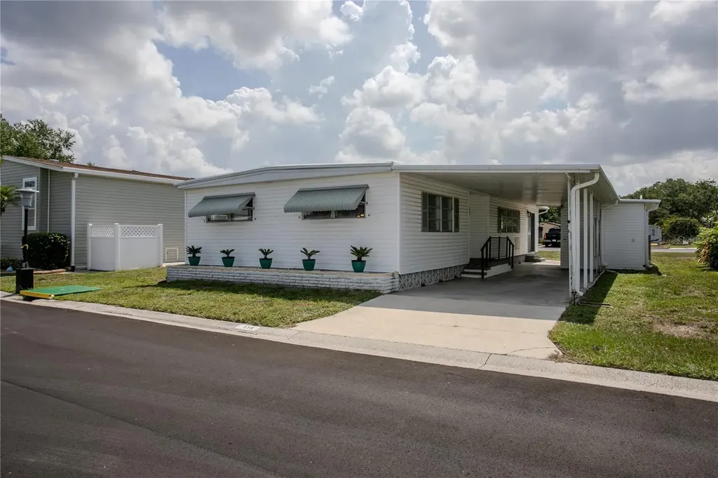 115 White Oak Way Sarasota FL 34237