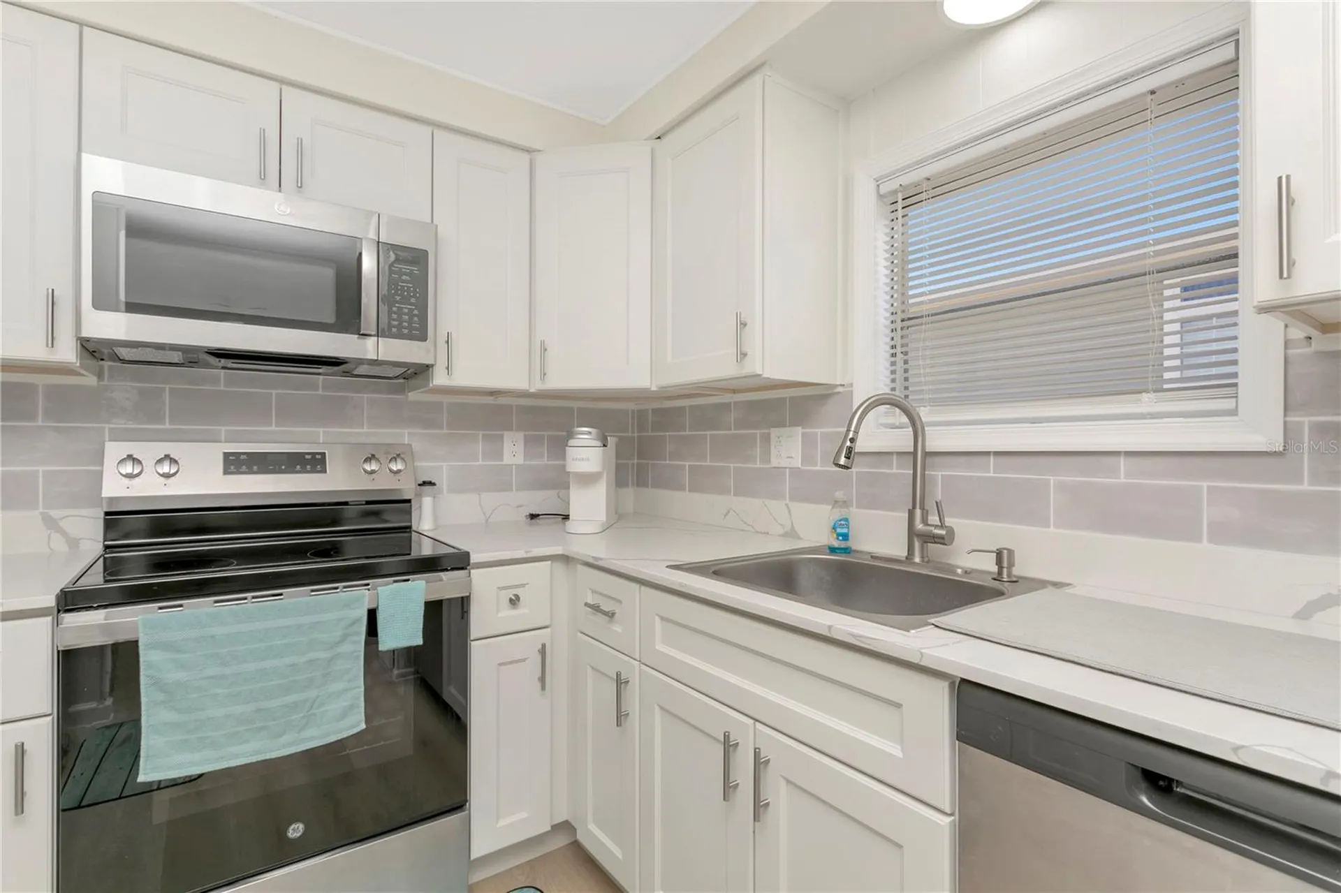 115 White Oak Way Sarasota FL 34237