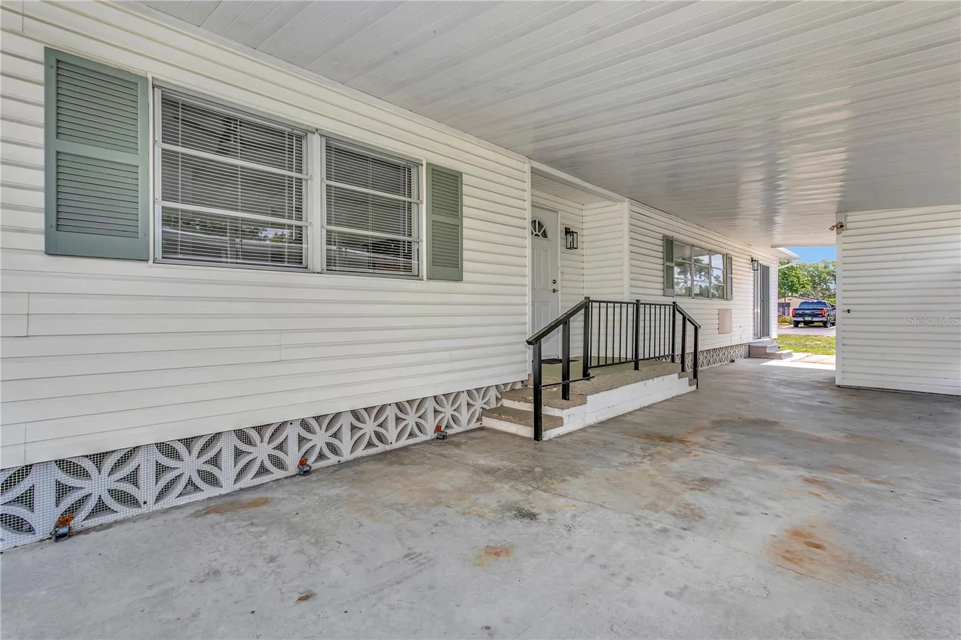 115 White Oak Way Sarasota FL 34237