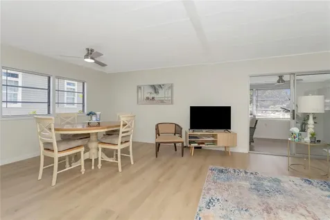 115 White Oak Way Sarasota FL 34237