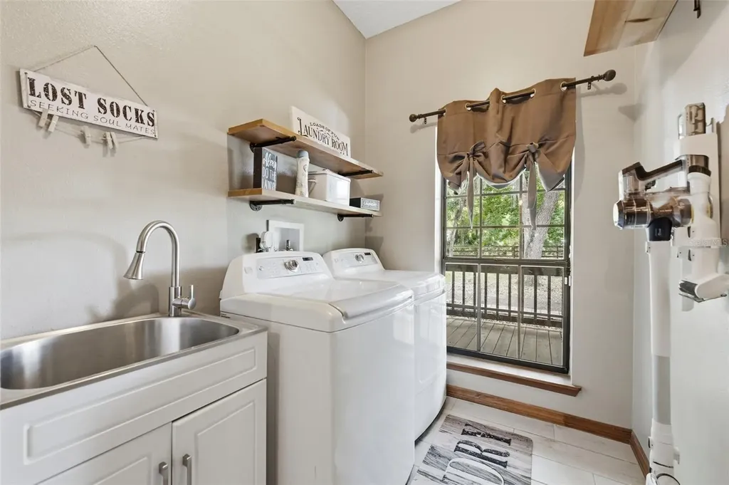 381 N Jungle Road Geneva FL 32732