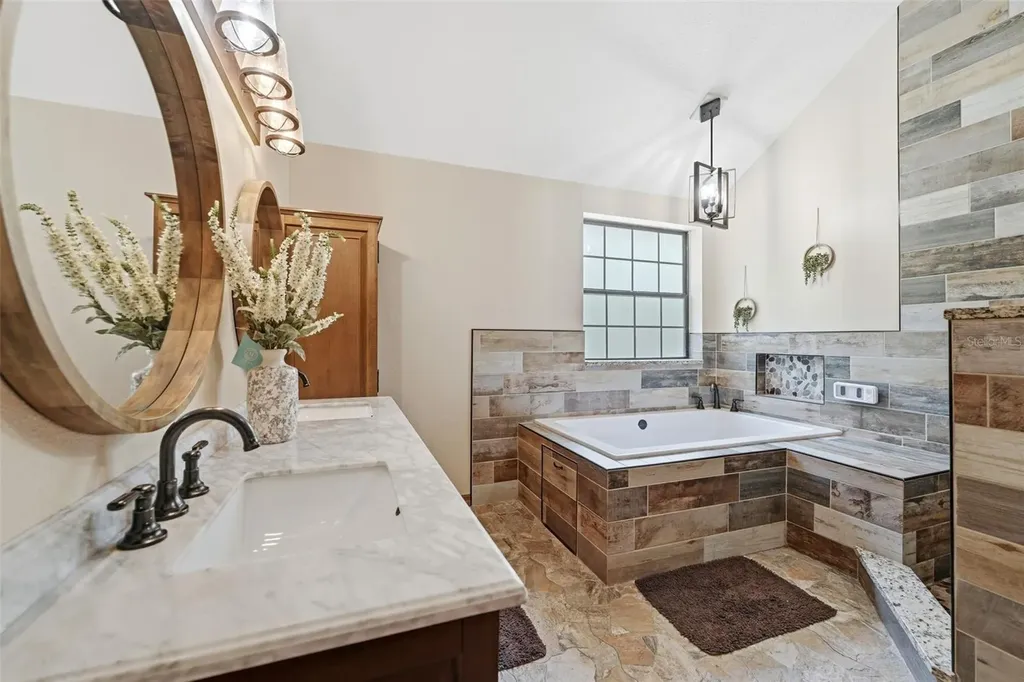 381 N Jungle Road Geneva FL 32732