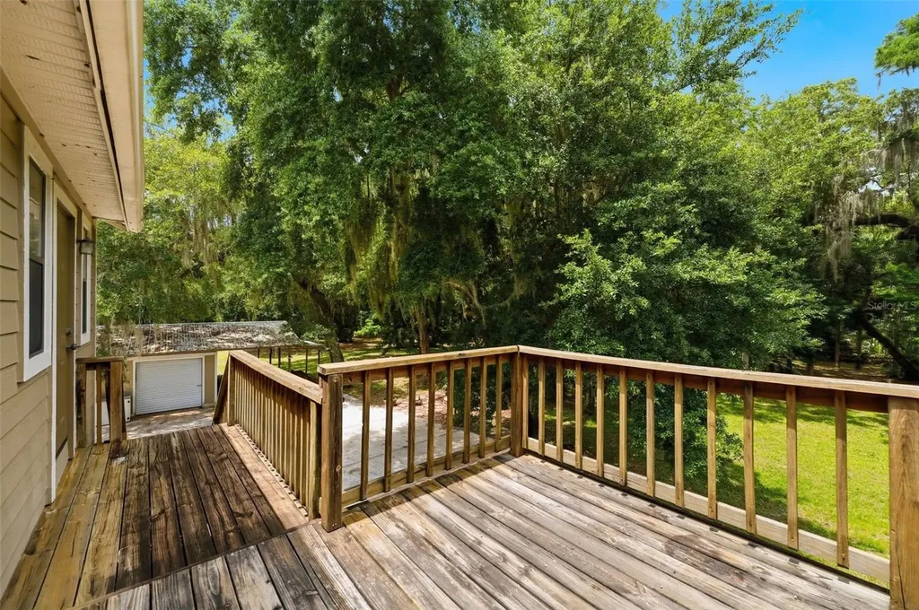 381 N Jungle Road Geneva FL 32732