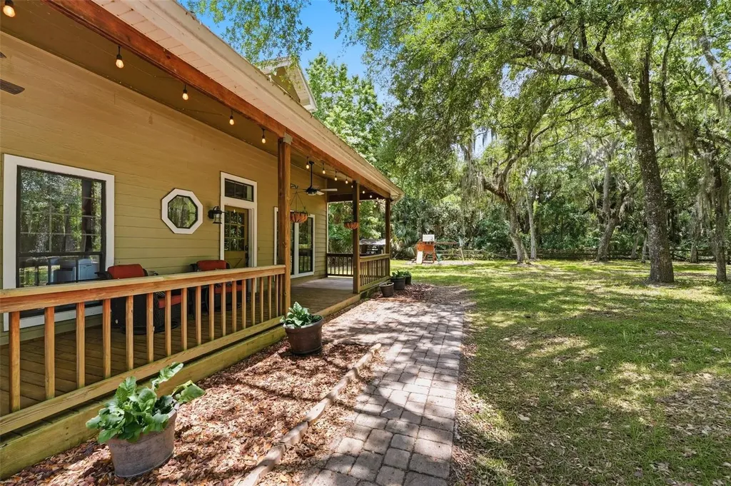 381 N Jungle Road Geneva FL 32732