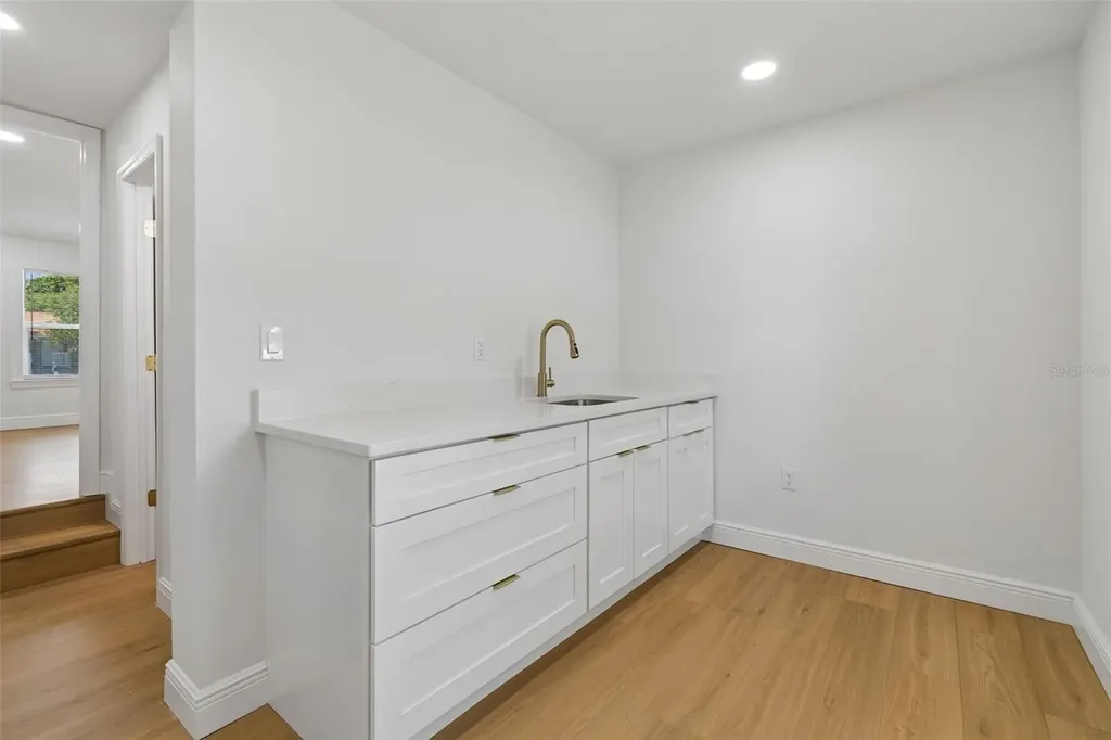 2102 W Ferris Avenue Tampa FL 33603