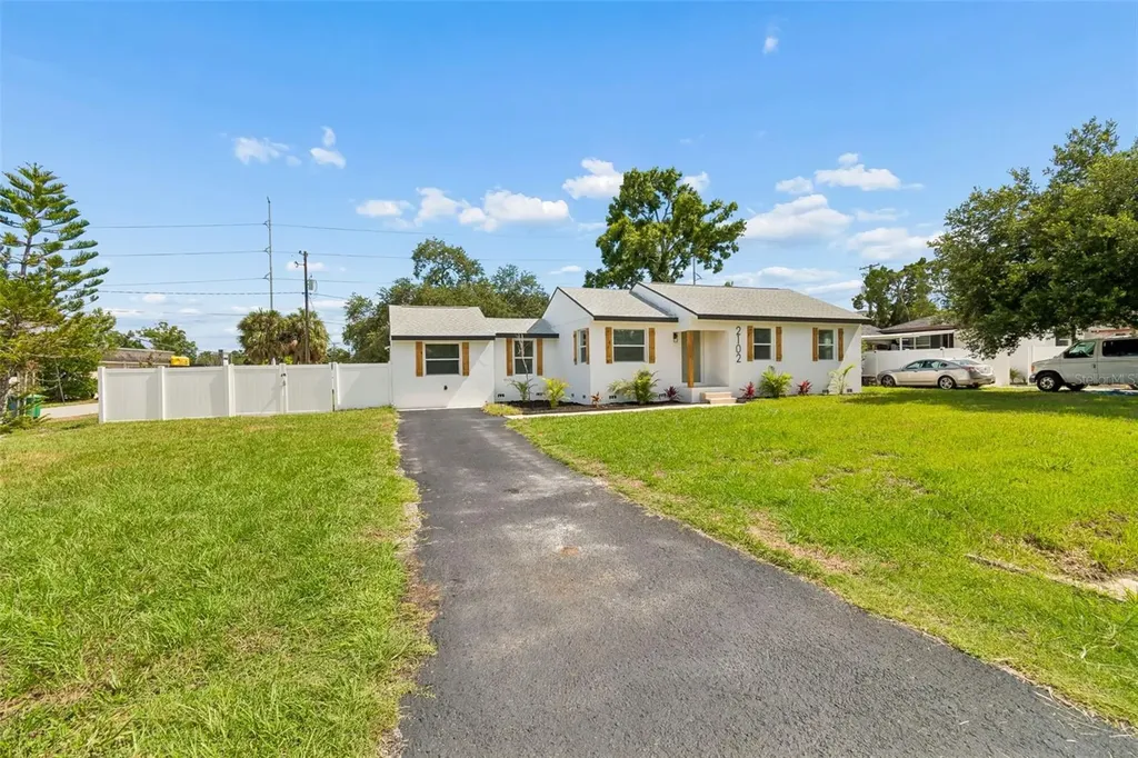 2102 W Ferris Avenue Tampa FL 33603