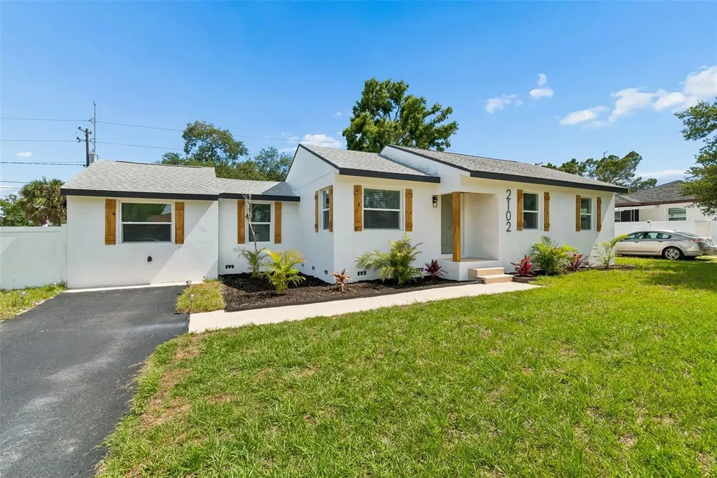 2102 W Ferris Avenue Tampa FL 33603