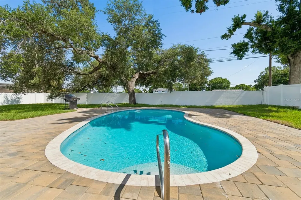2102 W Ferris Avenue Tampa FL 33603