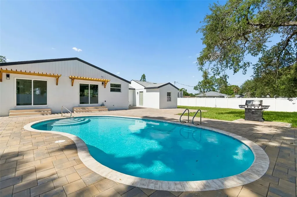 2102 W Ferris Avenue Tampa FL 33603
