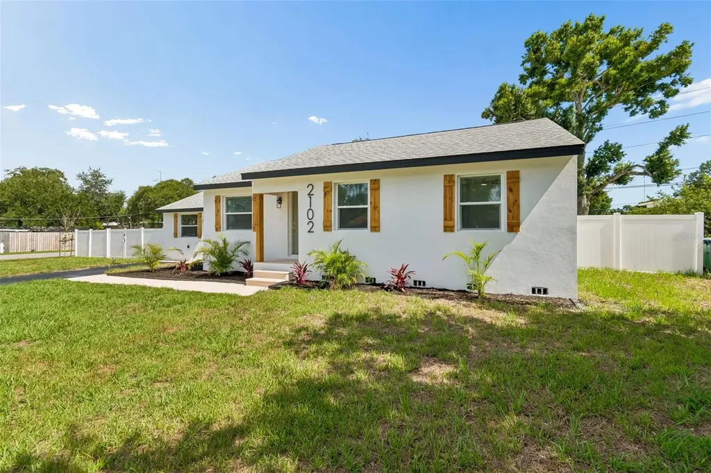 2102 W Ferris Avenue Tampa FL 33603