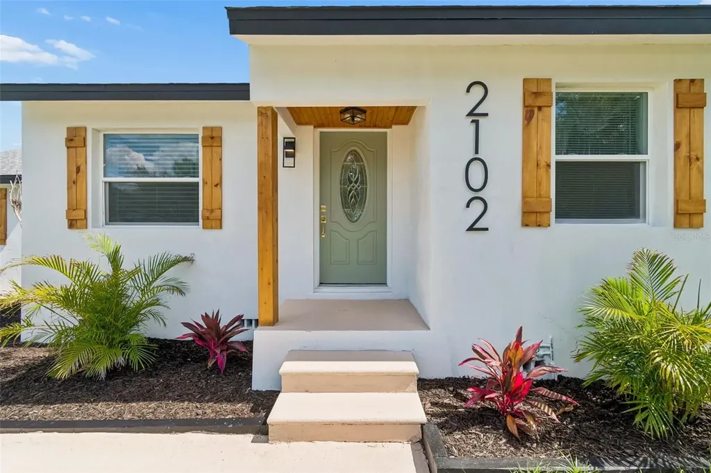 2102 W Ferris Avenue Tampa FL 33603