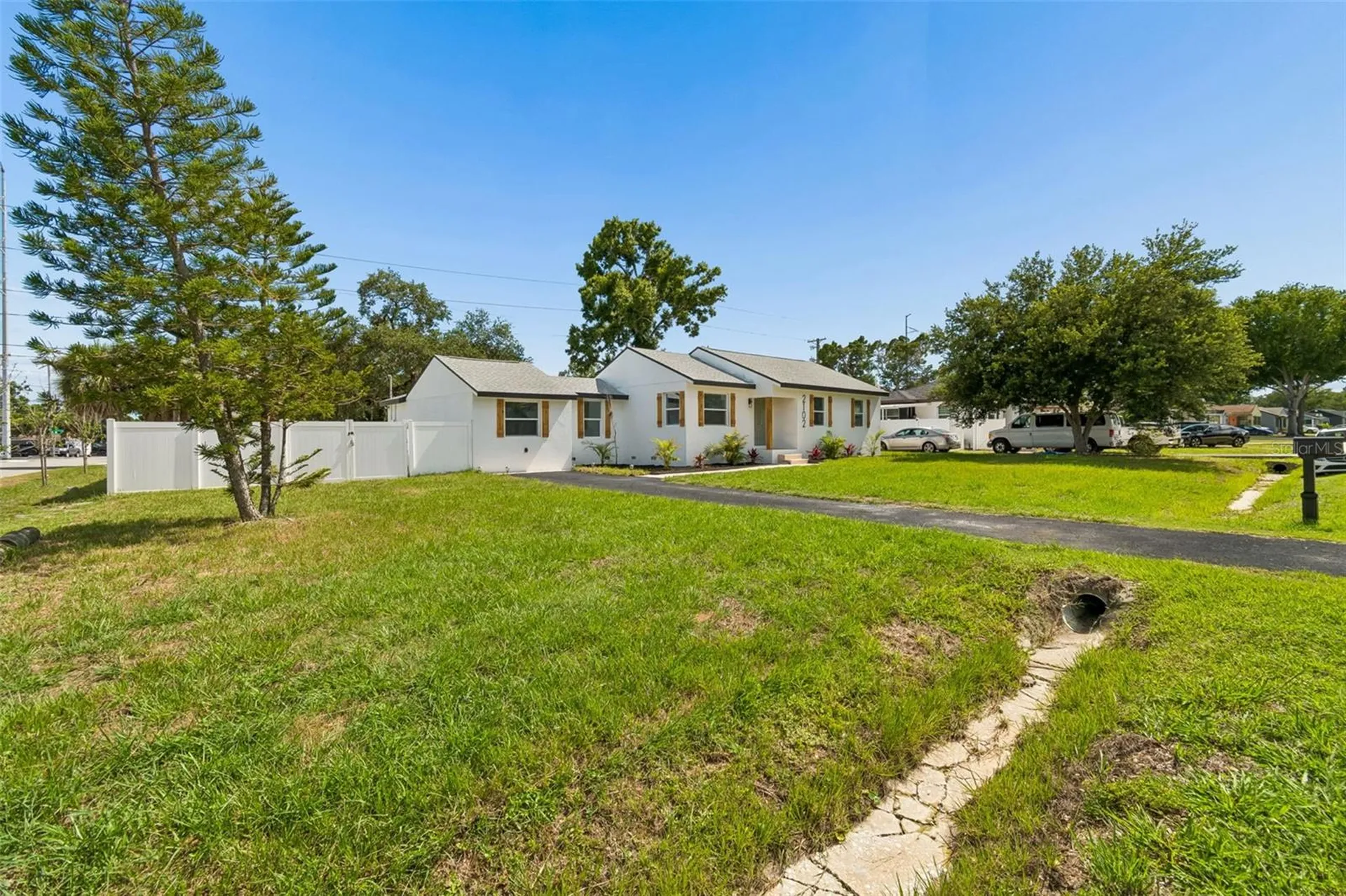 2102 W Ferris Avenue Tampa FL 33603