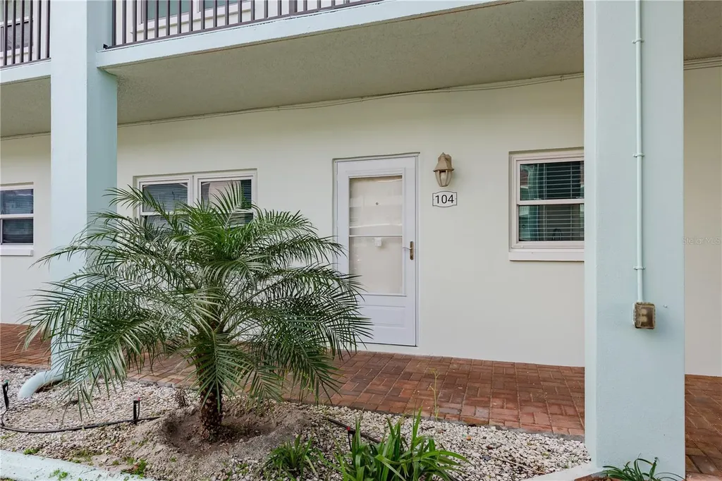 8 Glencoe Place Dunedin FL 34698