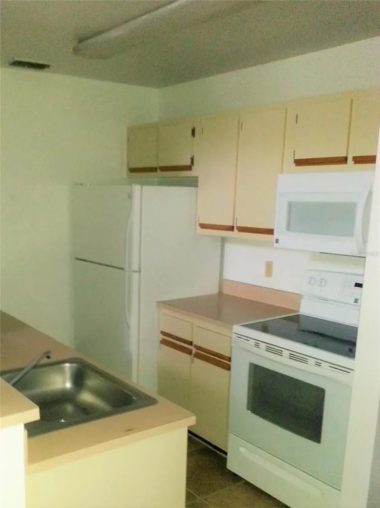 6028 Westgate Drive Orlando FL 32835
