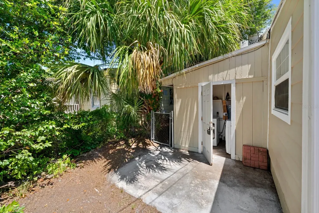 4654 13th Avenue S St Petersburg FL 33711