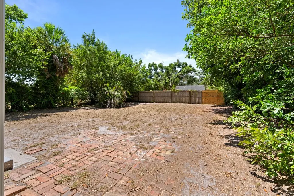 4654 13th Avenue S St Petersburg FL 33711