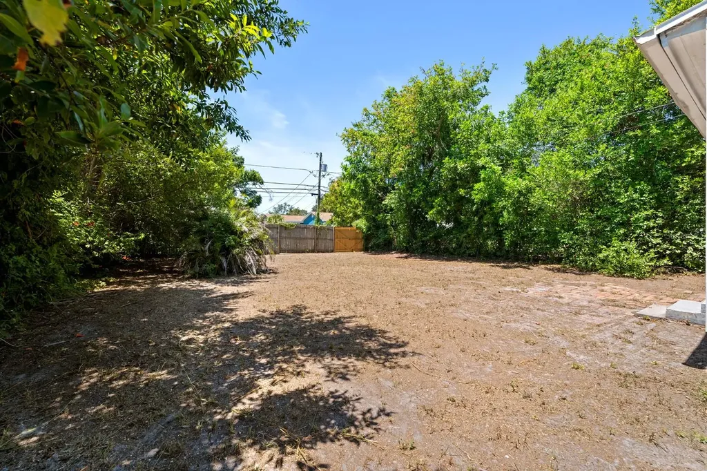 4654 13th Avenue S St Petersburg FL 33711